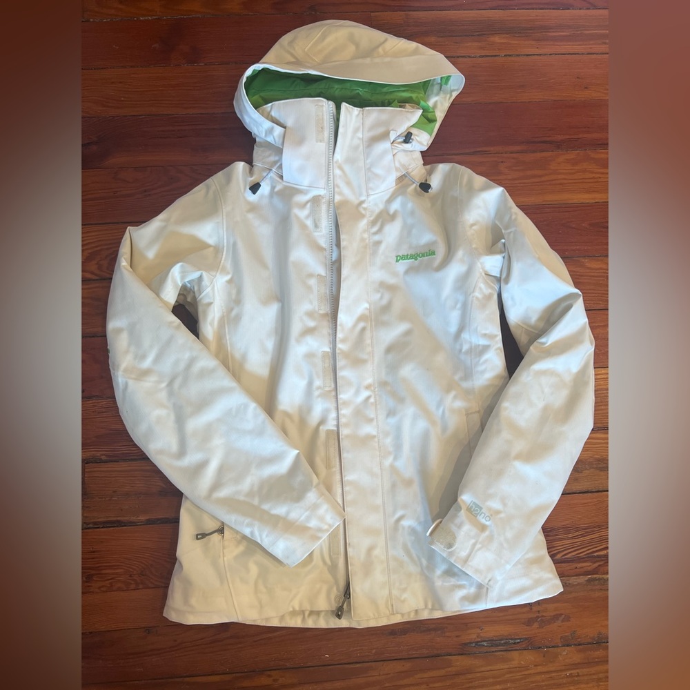 Patagonia White Ski & Snow Jacket
